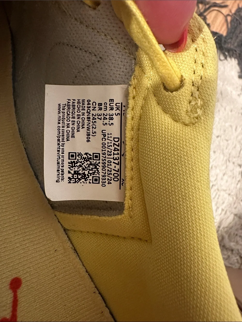 Nike Travis Scott x Air Jordan Yellow Blue DZ4137 700